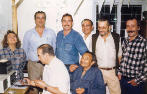 Walter LU2ERU operando, desde la izq.: María del Carmen LU5DVL,Raúl Martínez LU9DTJ, Carlos Alberto LU6DOI, desconocidos.