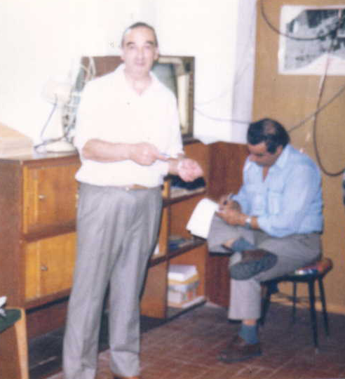 Walter Raúl De pié Walter LU2ERU (SK) y sentado Raúl Martínez LU9DTJ.