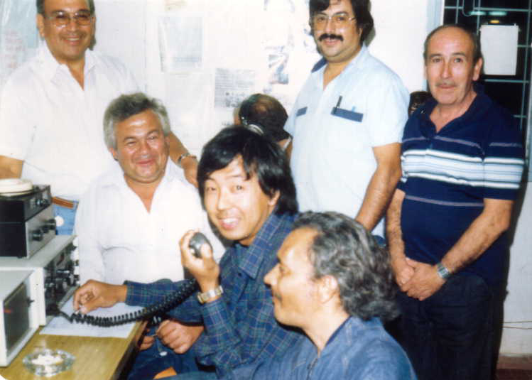 Roberto Roberto Ikeda LU9EQH operando.