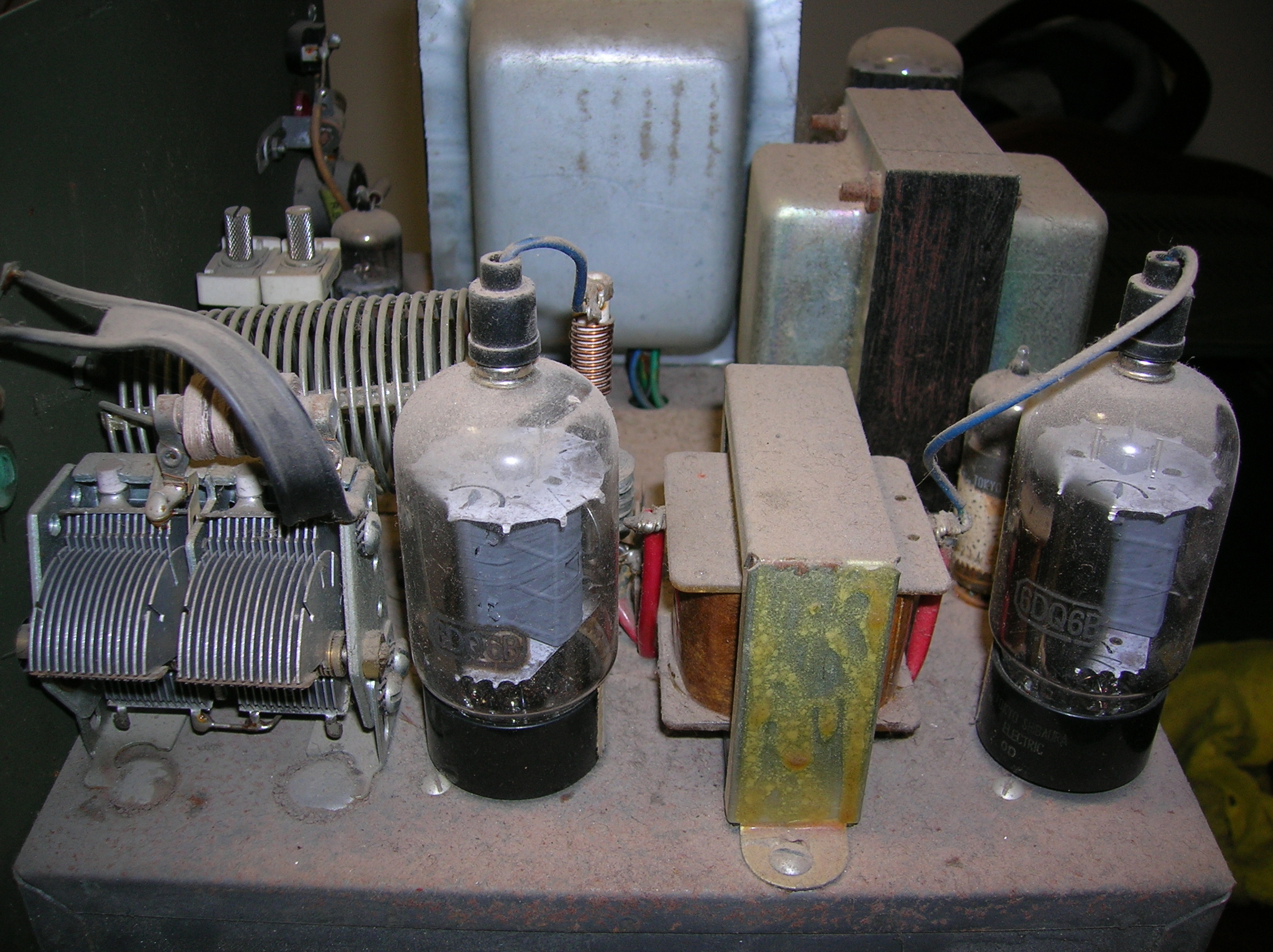 Chasis del transmisor. Lateral.